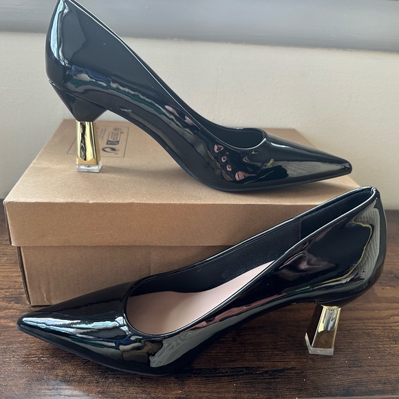 NEW! Size 40 women’s black patent leather pumps with gold and clear heel - Picture 14 of 15